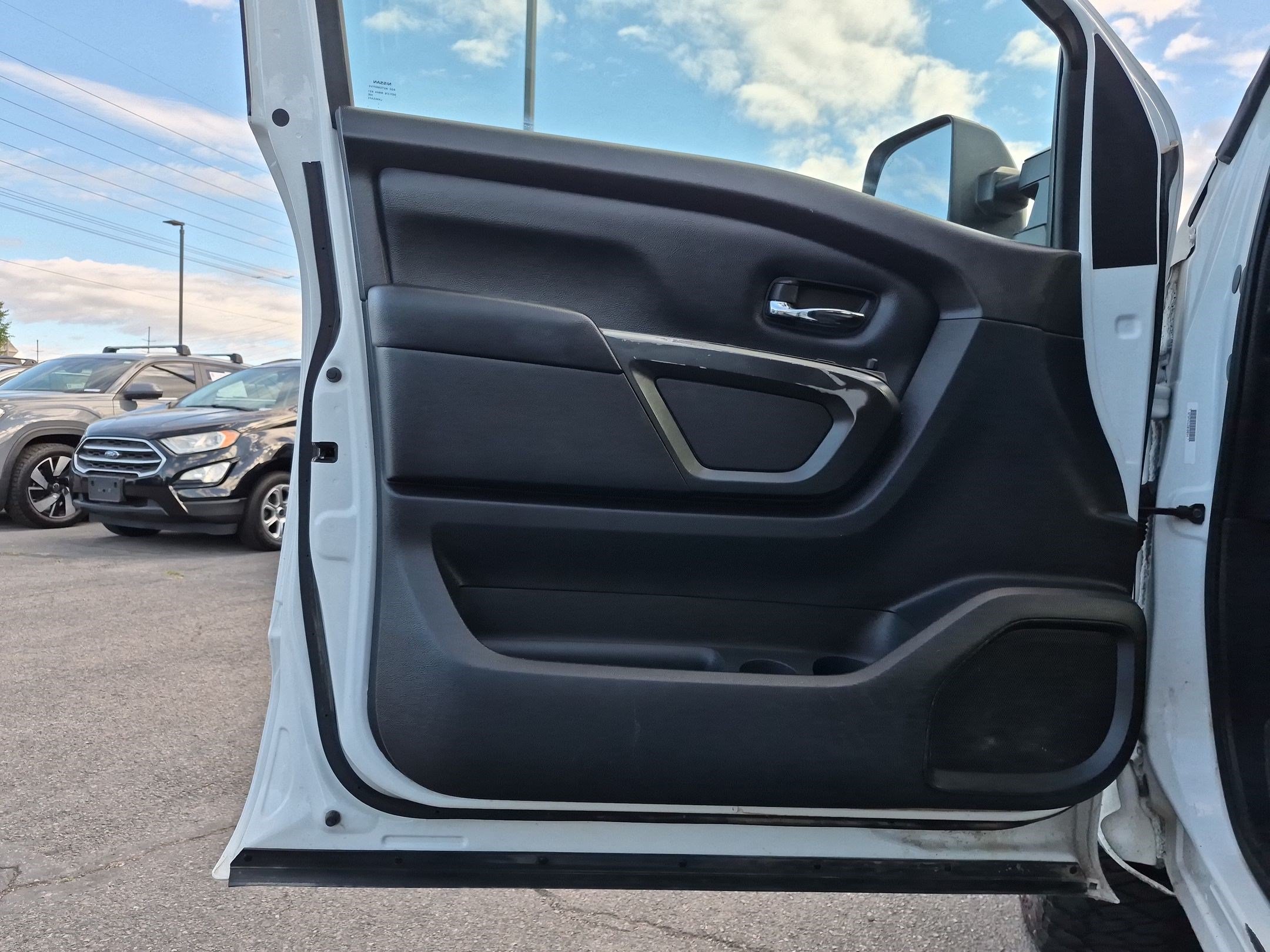 Used 2023 Nissan Titan SV w/ SV Convenience Package AWD/4WD image 15