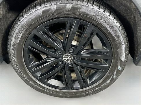 Used 2022 Volkswagen Tiguan SE R-Line image 31