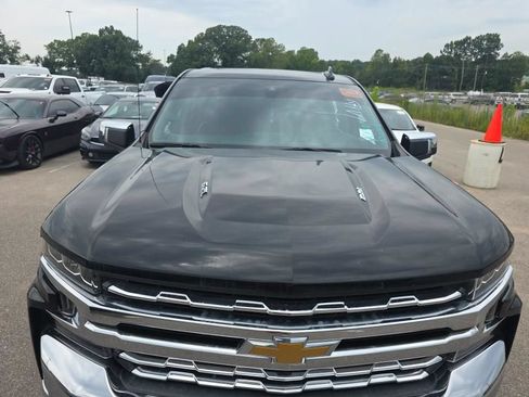 Used 2019 Chevrolet Silverado 1500 LTZ w/ LTZ Premium Package AWD/4WD image 12
