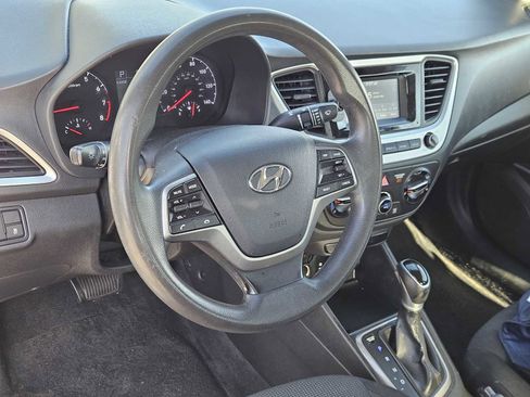 Used 2021 Hyundai Accent SE image 2