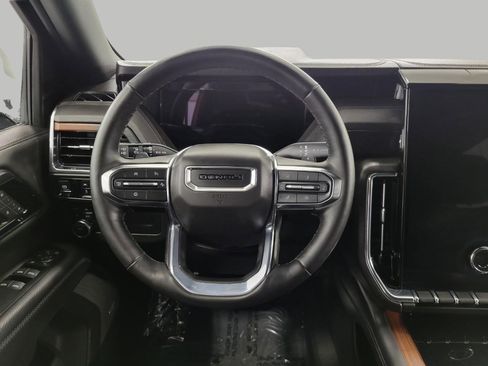 Certified 2025 GMC Yukon XL Denali image 5