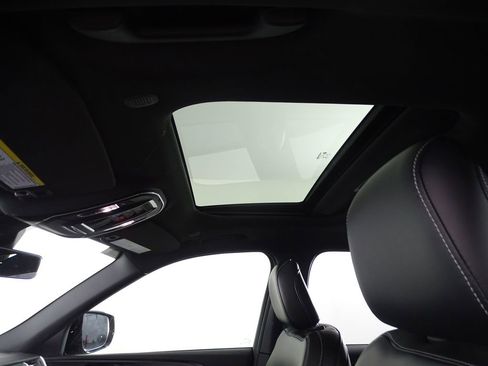 New 2025 Jeep Grand Cherokee Altitude image 10