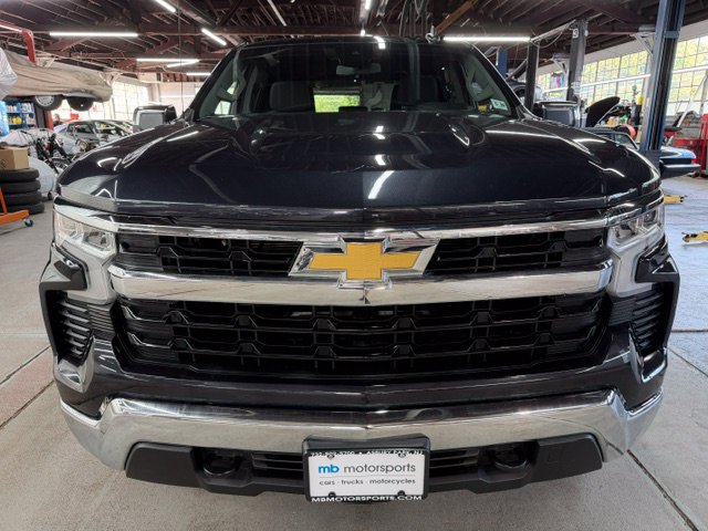 Used 2023 Chevrolet Silverado 1500 LT AWD/4WD image 2
