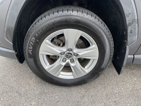 Used 2019 Toyota RAV4 XLE AWD/4WD image 9