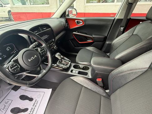 Used 2023 Kia Soul GT-Line w/ GT-Line Technology Package FWD image 9