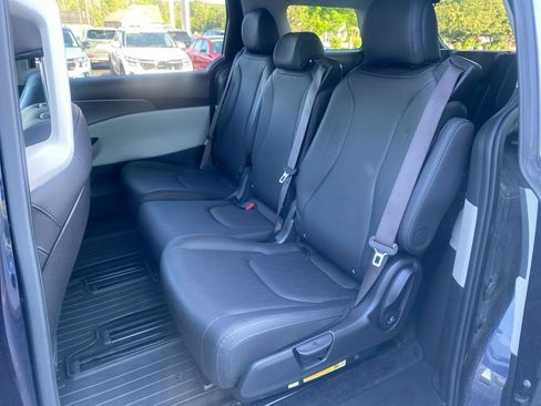 Used 2024 Kia Carnival LX FWD image 14