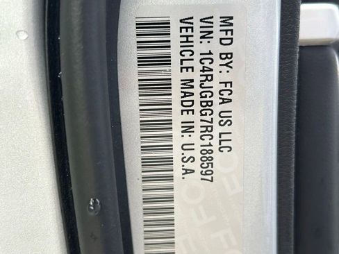 Certified 2024 Jeep Grand Cherokee Limited w/ Black Appearance Package image 58