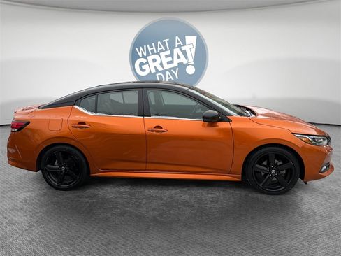 Used 2023 Nissan Sentra SR w/ SR Premium Package image 2