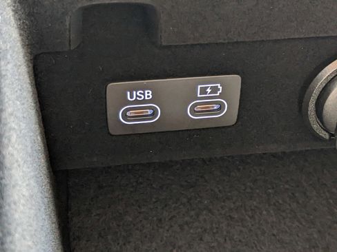 Used 2025 Genesis G80 2.5T image 28