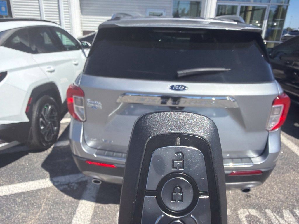 Used 2022 Ford Explorer Limited w/ Equipment Group 301A RWD image 4