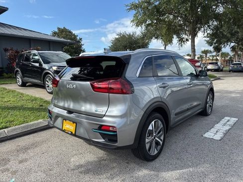 Used 2022 Kia Niro EX w/ Cold Weather Package image 7