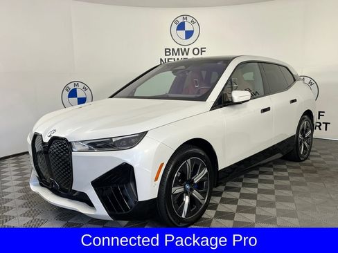 Used 2023 BMW iX xDrive50 w/ Sport Package AWD/4WD image 3
