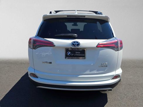 Used 2016 Toyota RAV4 XLE w/ Convenience Package AWD/4WD image 4