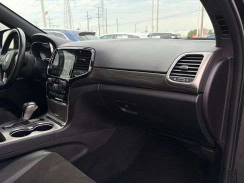 Used 2021 Jeep Grand Cherokee Laredo X AWD/4WD image 17