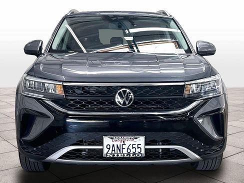 Used 2022 Volkswagen Taos SE FWD image 2
