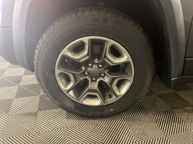 Used 2019 Jeep Cherokee Trailhawk w/ Comfort/Convenience Group AWD/4WD image 39
