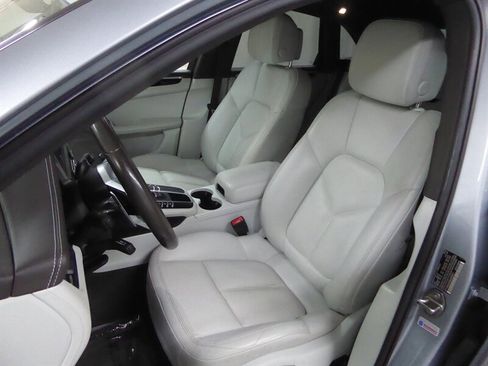 Used 2021 Porsche Macan S AWD/4WD image 19