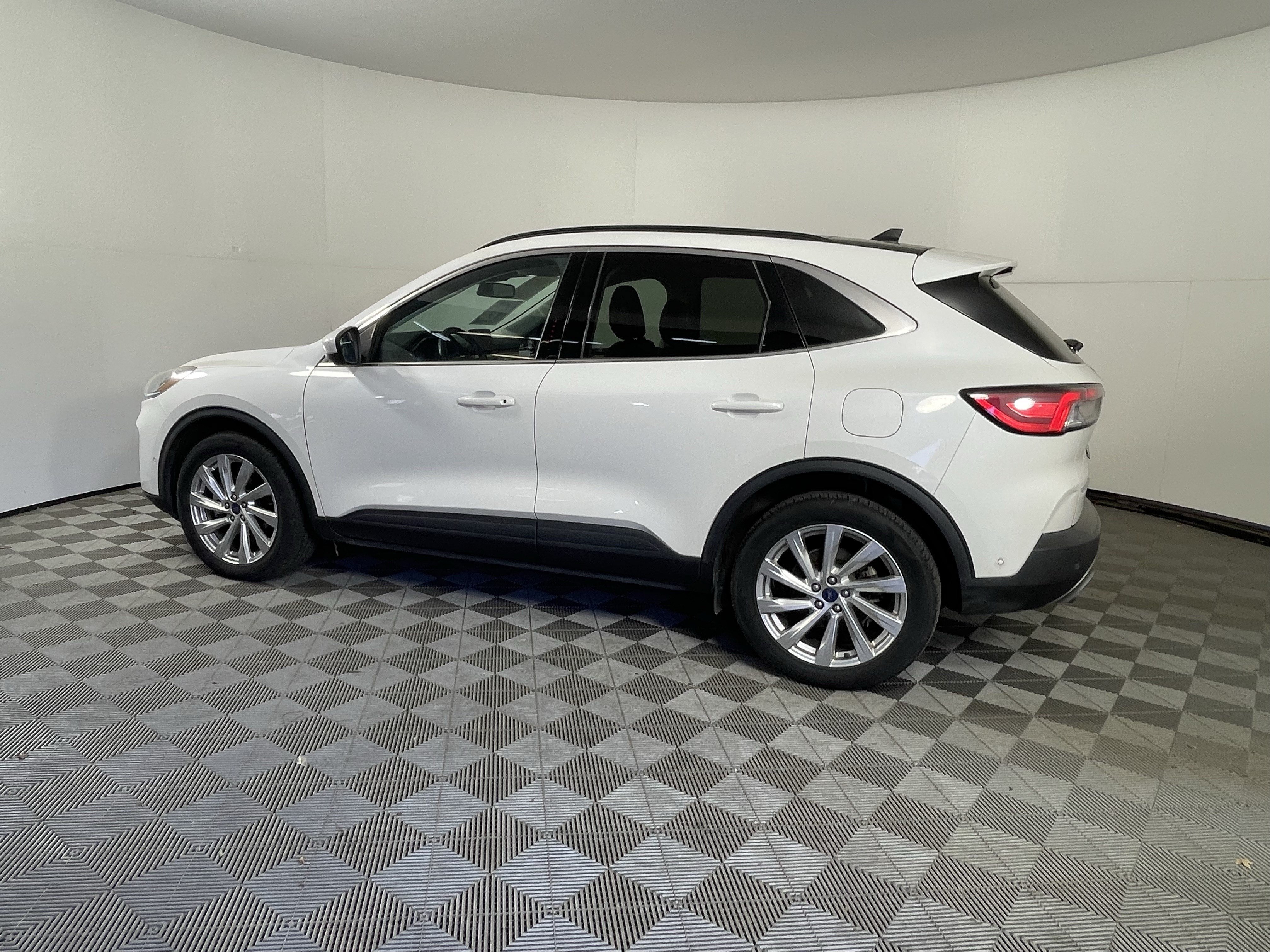 Used 2021 Ford Escape Titanium w/ Titanium Elite Package AWD/4WD image 2