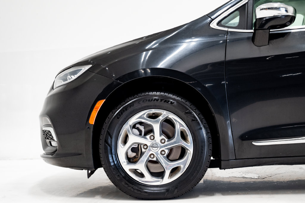 Used 2021 Chrysler Pacifica Limited w/ Premium & Safety Sphere Group AWD/4WD image 33
