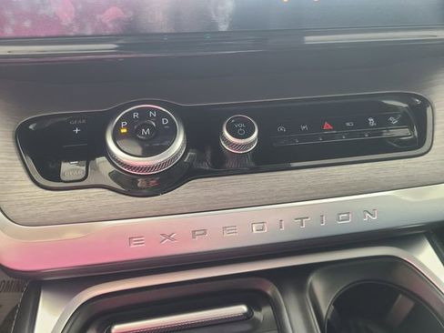 New 2026 Ford Expedition Platinum image 15