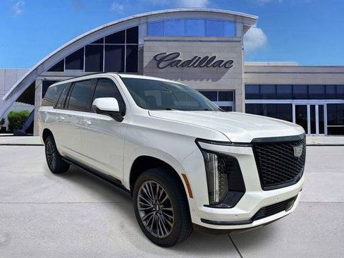 Used 2025 Cadillac Escalade ESV Sport Platinum AWD/4WD image 3