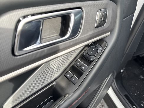 Used 2025 Ford Explorer ST image 18