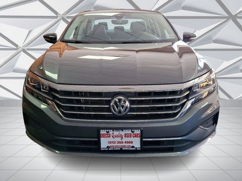 Used 2022 Volkswagen Passat 2.0T image 3