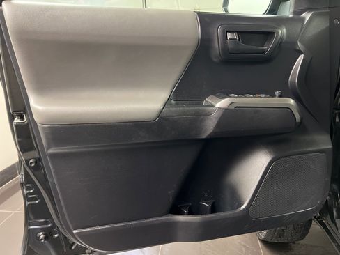 Used 2020 Toyota Tacoma SR5 w/ Technology Package image 29