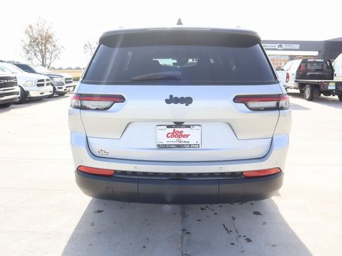 New 2025 Jeep Grand Cherokee L Altitude image 22