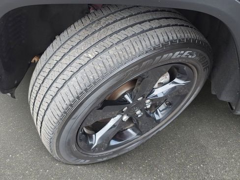 Certified 2023 Jeep Grand Cherokee L Laredo image 36