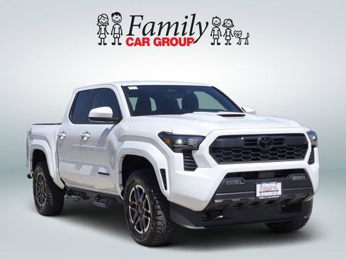 Used 2026 Toyota Tacoma TRD Sport image 2
