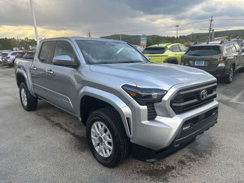 Used 2025 Toyota Tacoma SR5 AWD/4WD image 1
