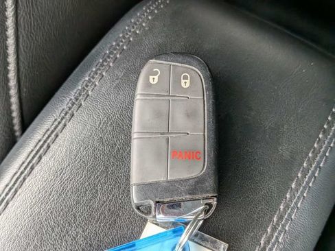 Used 2025 Jeep Compass Trailhawk AWD/4WD image 31