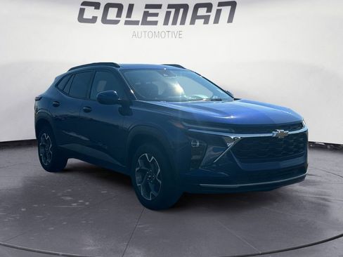 Used 2024 Chevrolet Trax LT w/ Driver Confidence Package image 7