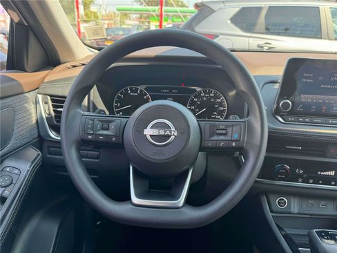 Used 2023 Nissan Rogue SV image 19