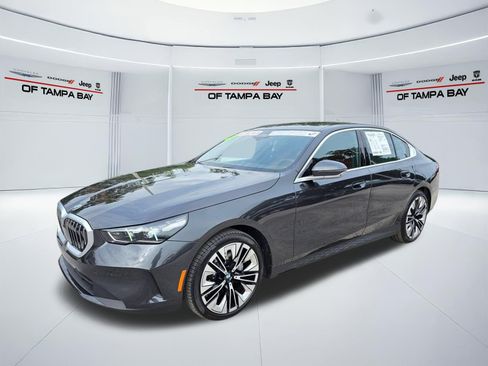 Used 2026 BMW 530i RWD image 2