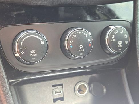 Used 2013 Chrysler 200 Limited w/ Sun/Sound Group FWD image 25