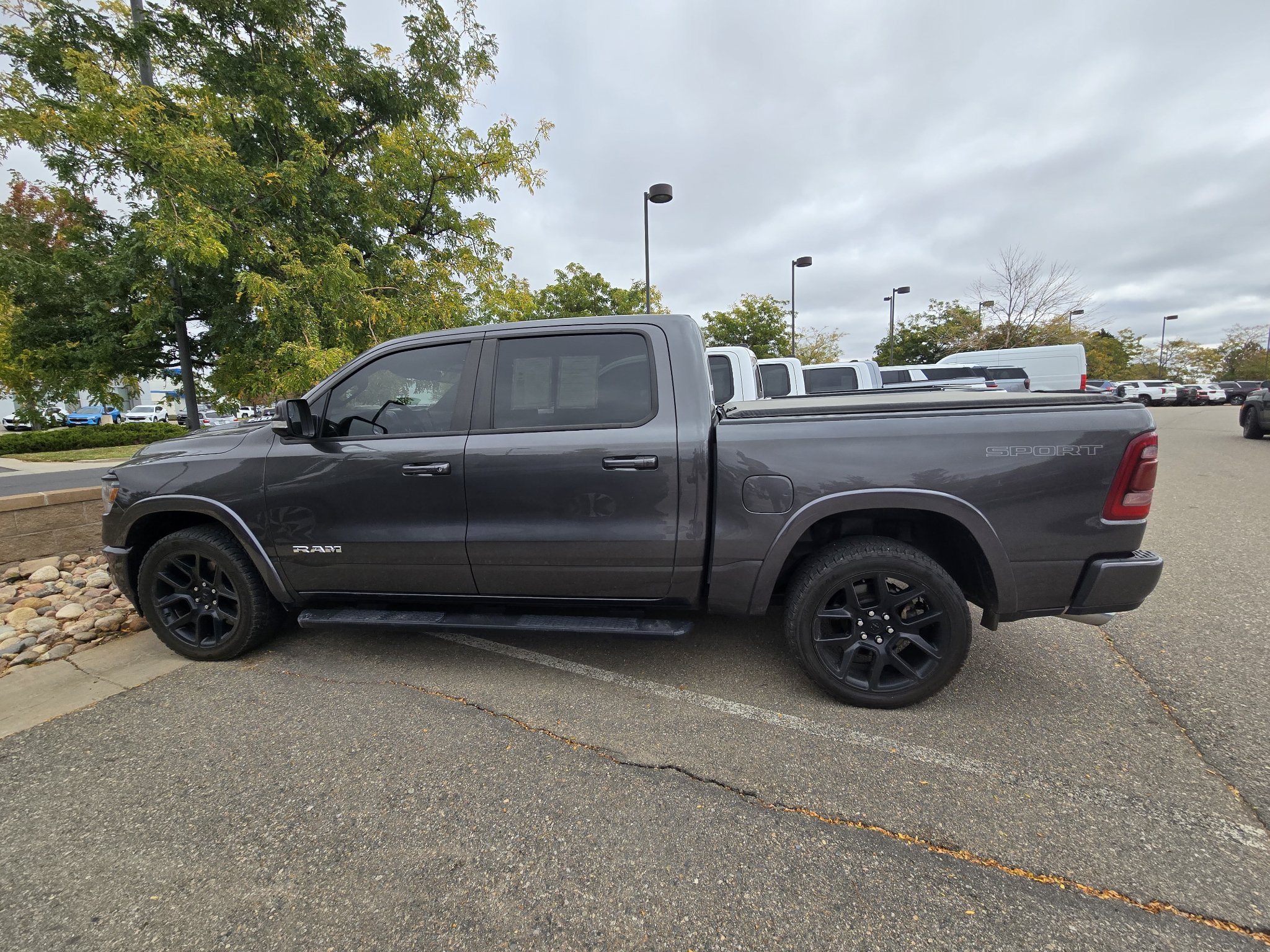 Used 2022 RAM 1500 Laramie AWD/4WD image 2