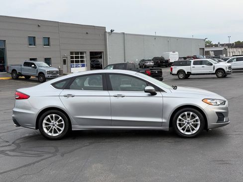 Used 2020 Ford Fusion SE FWD image 3