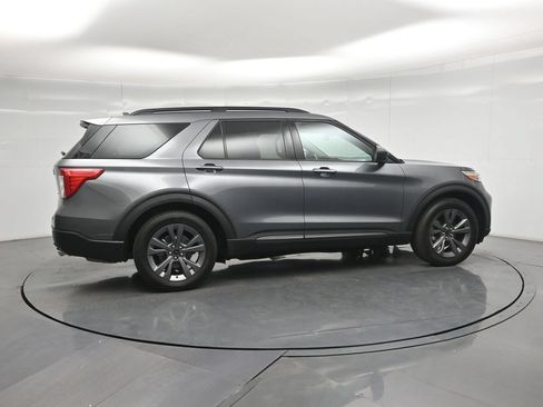 Certified 2021 Ford Explorer XLT w/ Equipment Group 202A RWD image 25