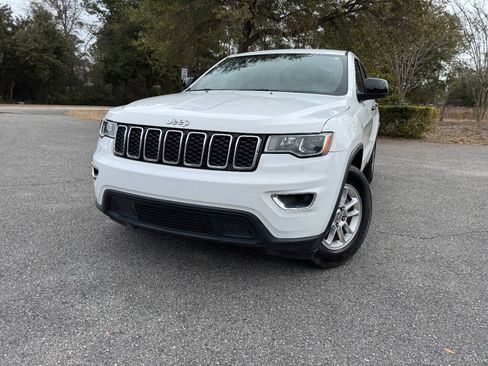 Used 2019 Jeep Grand Cherokee Laredo RWD image 28