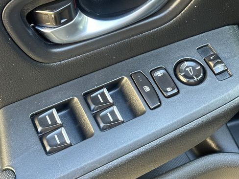 Used 2023 Honda Pilot Sport image 13