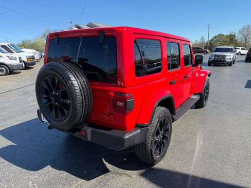 Used 2025 Jeep Wrangler Sahara image 4