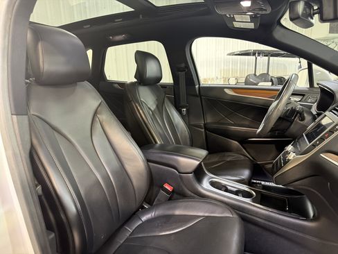 Used 2019 Lincoln MKC Reserve w/ MKC Technology Package FWD image 12