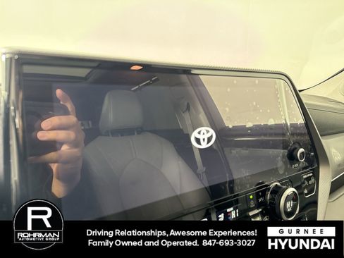 Used 2023 Toyota Highlander Platinum AWD/4WD image 6