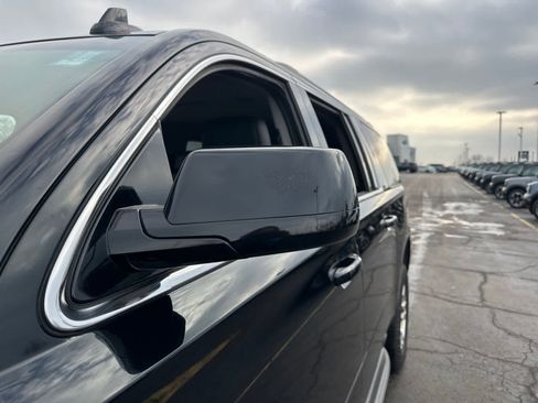 Used 2015 Chevrolet Suburban LT image 12