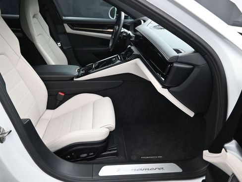 Certified 2025 Porsche Panamera image 28