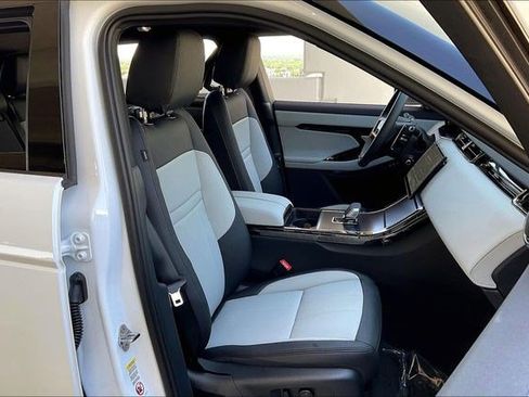 Used 2026 Land Rover Range Rover Evoque Dynamic SE AWD/4WD image 11
