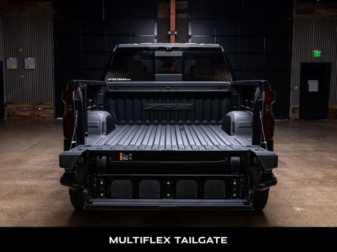 Used 2023 Chevrolet Silverado 1500 ZR2 w/ Technology Package image 8