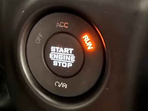 Used 2023 Jeep Gladiator Sport S image 30